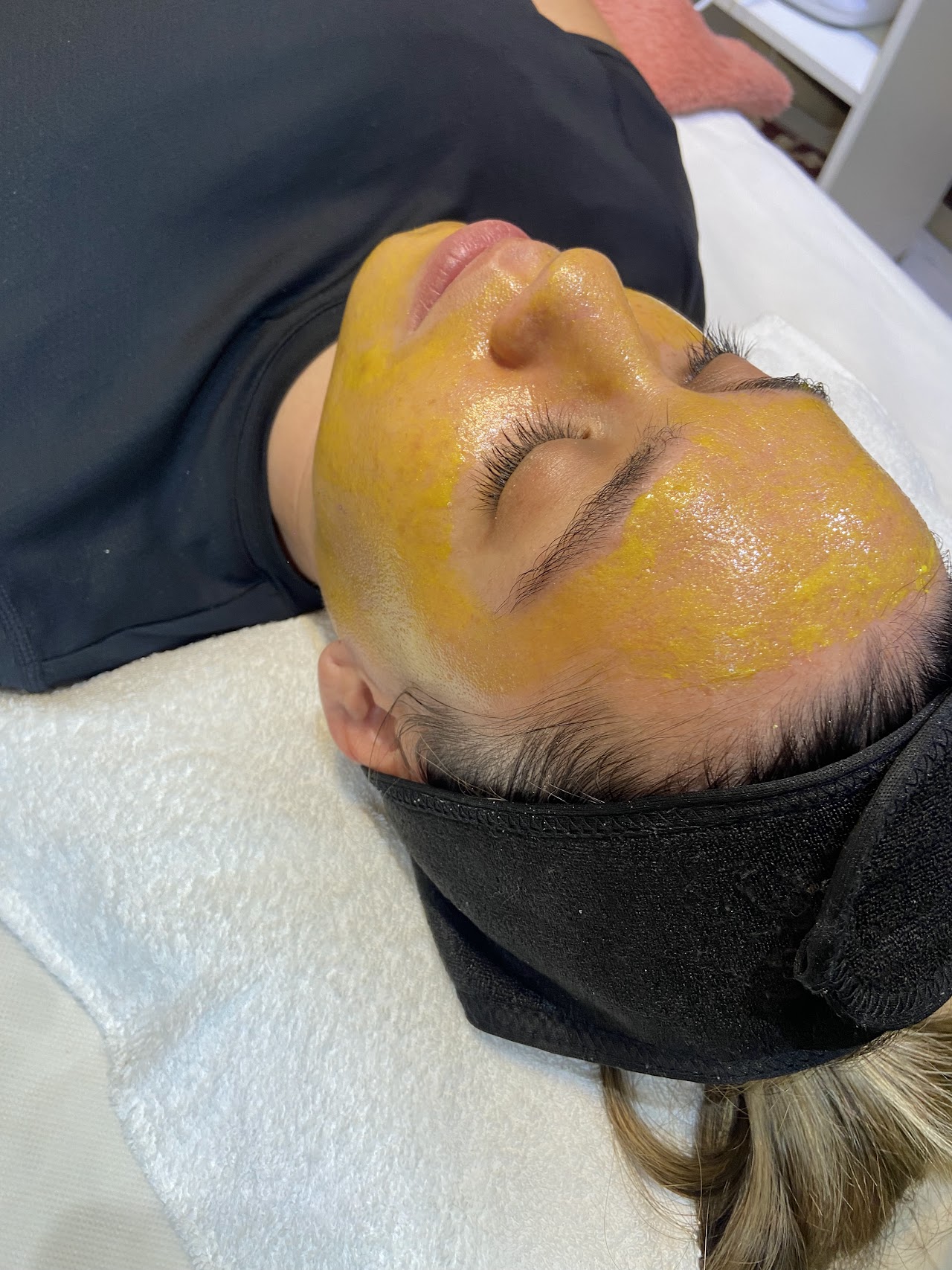 Tratamiento facial en Qì Wellness Urban Spa